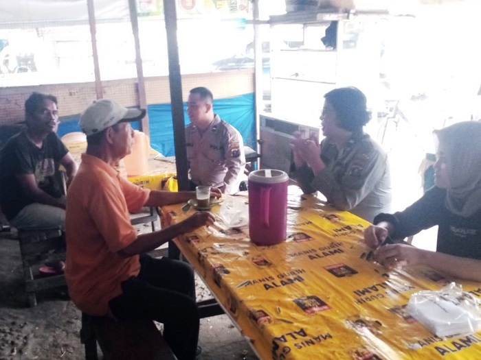 Jelang Pilkada 2024, jajaran Sat Binmas Polres Langkat sambangi warga, Rabu (16/10/2024). Waspada/ist. 