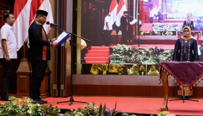 Safriati Dikukuhkan Sebagai Pj Ketua Dekranasda, Bunda PAUD Dan Ketua Forikan Aceh