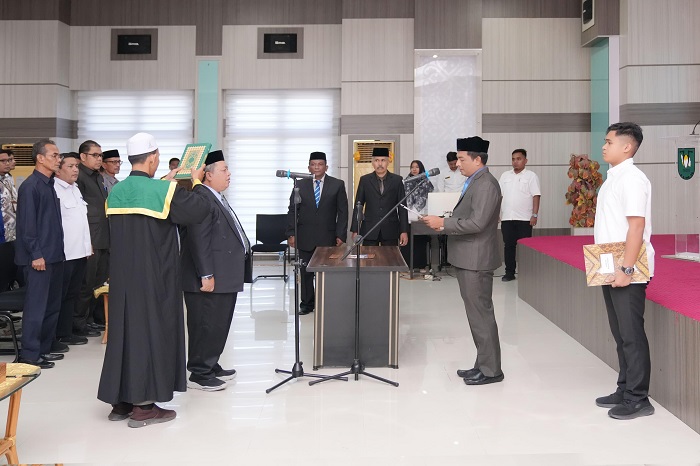 Pj Wali Kota Sabang melantik Irfani sebagai Pj Sekdako. (Waspada/TZ)
