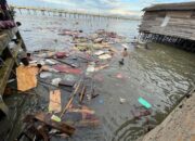 Rumah Di Pantai Sibolga Hancur Diterjang Gelombang