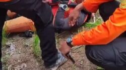 TIM gabungan kembali menemukan seorang lagi dengan kondisi selamat dan sudah dievakuasi ke Puskesmas. Waspada/Micky Maliki.