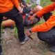 TIM gabungan kembali menemukan seorang lagi dengan kondisi selamat dan sudah dievakuasi ke Puskesmas. Waspada/Micky Maliki.