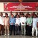 Ketua KPU Kota Padangsidimpuan Tagor Dumora Lubis (8 kiri) dan 4 Komisioner KPU Padangsidimpuan lainnya foto bersama dengan wartawan dari berbagai media cetak dan elektronik Aula Seminar UM Tapsel, Padangsidimpuan, Kamis (17/10). Waspada/ist