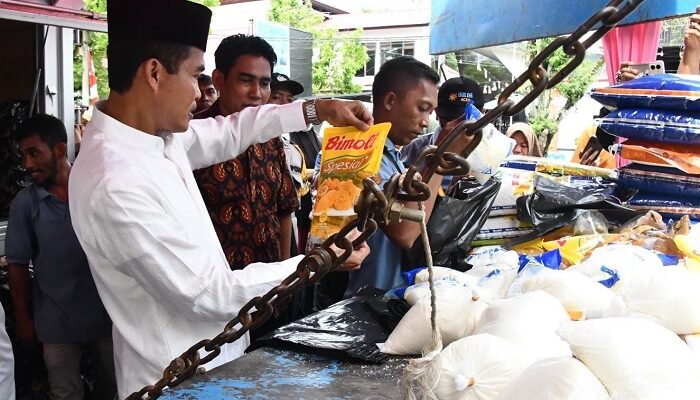 Stabilkan Harga Pokok, Pj Wali Kota Langsa Tinjau Pasar Murah
