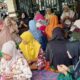 Calon Wakil Bupati Langkat Tiorita Br Surbakti bersama kaum ibu pengajian Desa Beruam, Kuala, Langkat, Jumat (18/10). Waspada/Ist