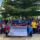 Mewakili Kalapas Kelas IIA Pematangsiantar, Kasi Kamtib, Febrianto Sirait bersama jajaran menyerahkan secara langsung bantuan sosial kepada anak-anak SLB Perumnas Batu Enam, Kec Siantar, Jumat (18/10).(Waspada/ist).