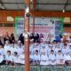 Ibu-ibu pengajian yang tergabung dalam FORSAP foto bersama dengan santri Dayah Wakaf Barbate dalam rangka maulid nabi Muhammad SAW di Dayah Wakaf Barbate, Kebun Kurma, Blang Bintang, Aceh Besar, Sabtu (19/10/24).(Waspada/T.Mansursyah)