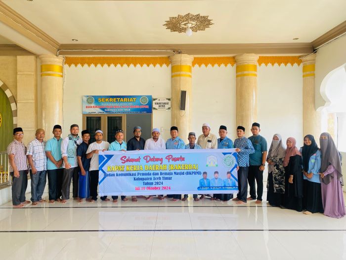 Pengurus DPD BKPRMI Aceh Timur mengikuti Rapat Kerja Daerah Tahun 2024 di Lantai II Masjid Agung Darussalihin Idi, Sabtu (19/10). Waspada/Muhammad Ishak