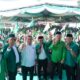 Calon Bupati Deliserdang HM Ali Yusuf Siregar, Ketua Tim Pemenangan Yusuf-Bayu Misan Aljawi berfoto bersama ribuan kader PPP. (Waspada/Edward Limbong).