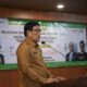 Plt Sekda Aceh, Muhammad Diwarsyah, saat memberi sambutan sekaligus membuka secara resmi Digital Leadership Academy (DLA) dan Digital Government Academy (DGA) di Gedung Serbaguna Setda Aceh, Senin (21/10). (Waspada/Zafrullah)