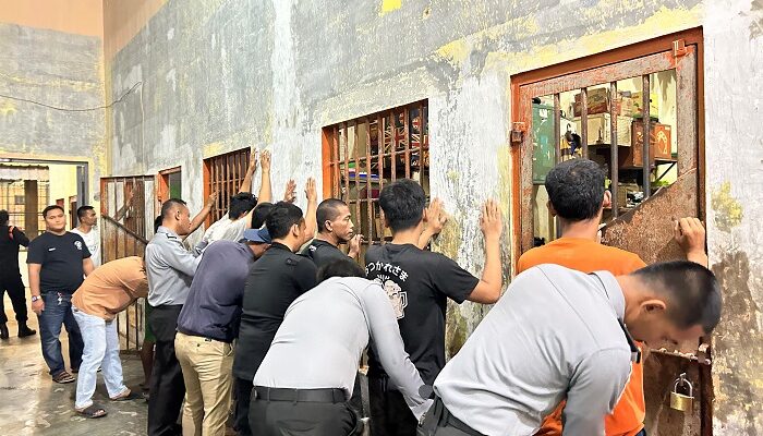 Lapas Labuhanruku Geledah Kamar Napi