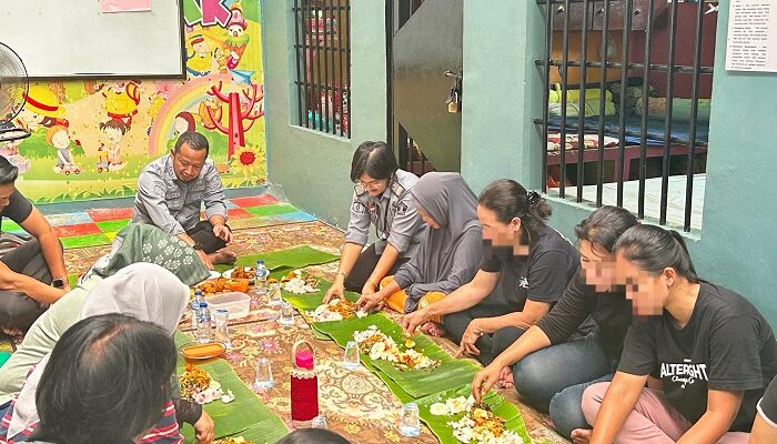 LP Labuhanruku Makan Bersama Dan Ikuti Pelantikan Menteri Secara Virtual