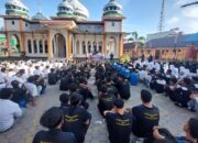 Ratusan siswa SMK UISU jalan Sangnawaluh, Kec. Siantar sedang mengikuti program 'Police Goes to School' dari Satlantas Poltes Simalungun di halaman Masjid kompleks UISU.(Waspada/ist).
