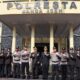 Kapolresta Banda Aceh, Kombes Pol Fahmi Irwan Ramli, bersama para Kasat dan perwira lainnya foto bersama usai upacara. (Waspada/Zafrullah)