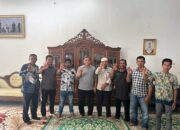 Calon Bupati Deliserdang Yusuf Siregar menerima kunjungan silaturahim KOMUNIKATIf di rumah pribadinya dan mengapresiasi dukungan pelaku UMKM di Deliserdang kepada pasangan Yusuf-Bayu. (Waspada/ist).