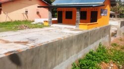 MADRASAH Raudhatul Athfal Islamiyah yang berlokasi di Jalan Besitang, Kel. Alur Dua Baru, telah rata dengan tanah. Waspada/Asrirrais