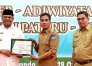 Pj Gubernur Serahkan Anugerah Lingkungan Hidup 2024 Kepada Pelopor Perlindungan Lingkungan