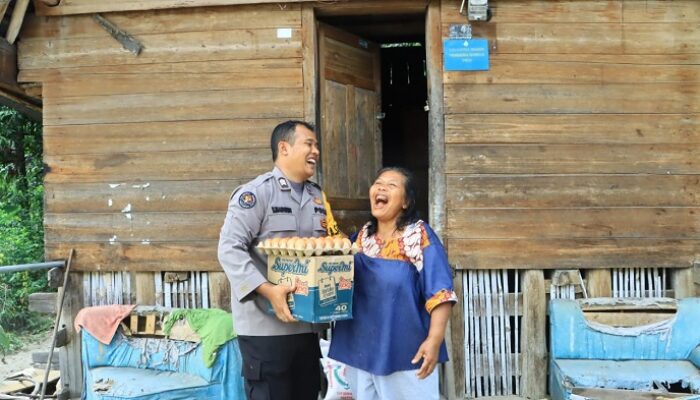 Hari Jadi Ke-73 Humas Polri, Kasi Humas Polres Samosir Berbagi Kasih
