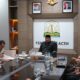 Pj Gubernur Aceh, Safrizal ZA, didampingi Plh. Asisten Pemerintahan, Keistimewaan Aceh, dan Kesra Sekda Aceh, Syakir dan Kepala SKPA/Biro terkait, mengikuti Rakor Antisipasi Isu PHK dan Persiapan UMP 2025, yang dipimpin Mendagri Tito Karnavian, secara virtual dari Meuligoe Gubernur Aceh, Kamis, (31/10). (Waspada/Zafrullah)