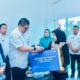 PENYERAHAN asuransi jaminan kematian Almarhum Maeda Soetopo Kepala Disdukcapil Batubara oleh Pj Bupati Heri. Waspada/Ist