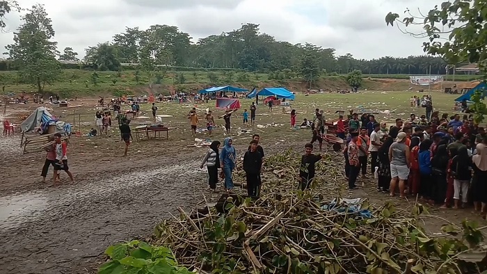 Suasana perkemahan pasca cuaca buruk. (Waspada/Ist)