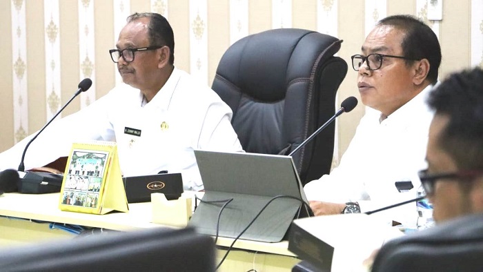 Plt Bupati Simalungun H Zonny Waldi saat mengikuti acara Sidang Gugus Tugas Reforma Agraria (GTRA) Tahun 2024 yang berlangsung di Ruang Rapat Kantor Bupati Simalungun, Pamatangraya, Rabu (30/10).(Waspada/ist).