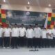 Dewan Presidium PIRA, Prof Dr Syarifuddin Hasyim, SH MHum melakukan pengukuhan pengurus Persaudaraan Pidie Raya (PIRA) periode 2024-2025, di Aula Arafah, Asrama Haji, Banda Aceh, Minggu (27/10/2024).(Waspada/T.Mansursyah)