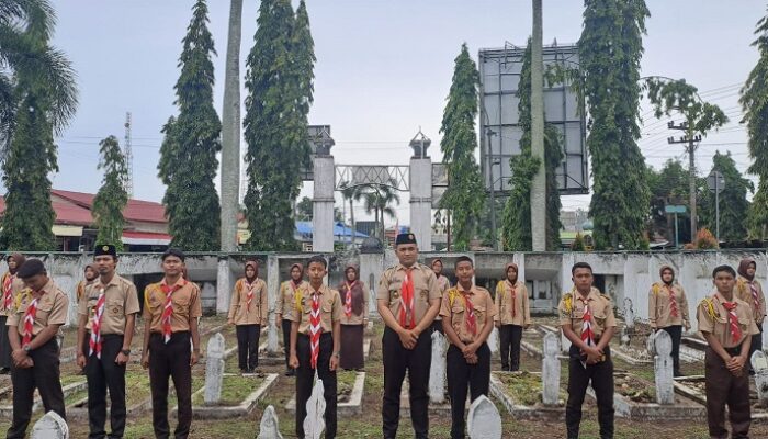 Pramuka Aceh Tamiang Ziarah Dan Tabur Bunga Di Makam Pahlawan