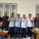 Calon Bupati Deliserdang HM Ali Yusuf Siregar, H. Rahudman Harahap, Ance Selian dan lainnya berfoto bersama dengan simbol angka 3 sebagai nomor Yusuf-Bayu. (Waspada/Edward Limbong