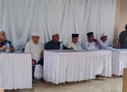 Putra Mahkota Alam bersama masyarakat Desa Ujungbatu I. Kecamatan Hutarajatinggi (Huragi), Kamis (3/10). (Waspada/Ist)