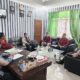 Kepala Rutan Kelas IIB Tarutung, Evan Yudha Putra Sembiring didampingi Kasubsi Pelayanan Tahanan, Jonias B. Pakpahan diterima Kepala Kementerian Agama Kabupaten Taput, Tigor Sianturi, di ruangannya, Kamis (3/10). Waspada/ist