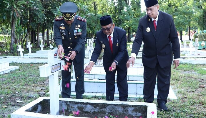 Sambut HUT Ke-79 TNI, Plt Bupati Simalungun Hadiri Ziarah Di TMP Nagur