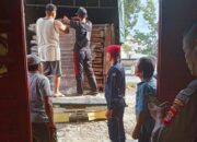 KIP Kota Langsa menerima sebanyak 502 logistik kotak suara yang diangkut menggunakan truk di gudang KIP setempat, Jumat (4/10). Waspada/dede