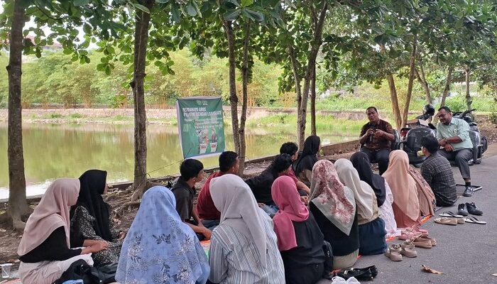 Diskusi Arus Politik Di Pinggir Danau Zawiyah IAIN Langsa
