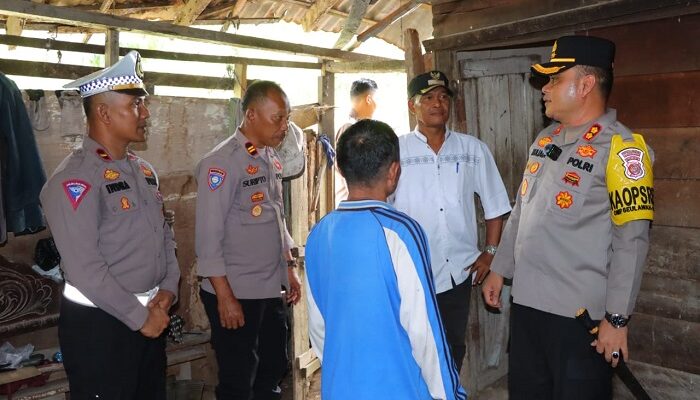 Kapolres Aceh Tamiang Kunjungi Warga Kurang Mampu