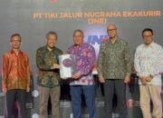 JNE Kembali Raih Penghargaan Courier of The Year di Indonesia Logistic Awards 2024