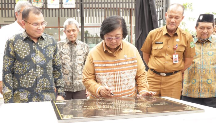 Menteri LHK Resmikan Proyek Ekoriparian Di UMRI Dan UNILAK