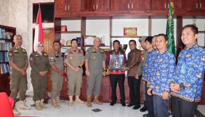 Pemkab Toba Terima Miniatur Tungku Obor PON
