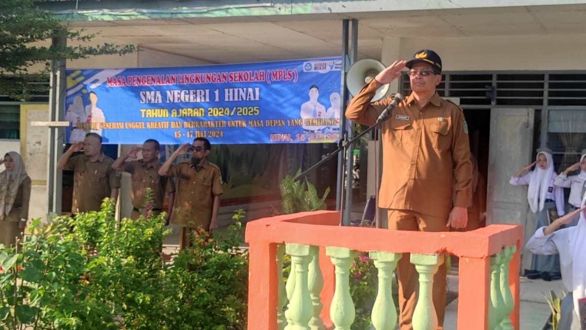 Kepala SMA Negeri 1 Hinai Suprianto, S.S. Waspada/ist