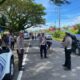 Kasat Lantas Polres Abdya AKP Tri Andi Dharma S.Sos M.Si, memimpin olah TKP, dilokasi kecelakaan beruntun yang merenggut nyawa satu orang warga Abdya. Rabu (6/11).Waspada/Syafrizal