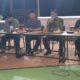 Plt. Sekda Aceh, Drs. Muhammad Diwarsyah, M.Si, memberi semangat dan motivasi kepada Kafilah Aceh yang mengikuti MTQ Korpri VII Nasional, di T'Tara Coffee Aceh Palangkaraya, Jumat (8/11) malam. (Waspada/Ist)