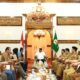 Pj. Gubernur Aceh, Safrizal ZA, saat menerima kunjungan Silaturahmi dan Audiensi Konjen Malaysia Shahril Nizam Abdul Malek, beserta Tim Mercy Malaysia, di Meuligoe Gubernur Aceh, Selasa (12/11). (Waspada/Zafrullah)
