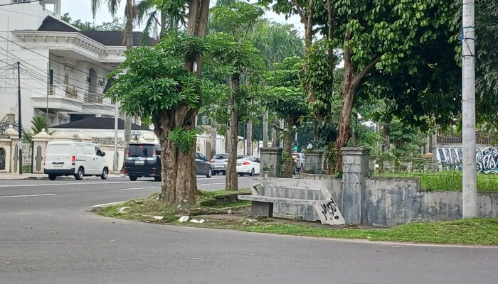 Nasib “Bangku Ngesot” Yang Kini Terbengkalai