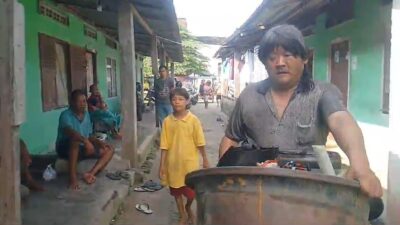 Moettaqien Sewakan Rumah Layak Huni Untuk Satu Keluarga Yang Tinggal Di Kolong Jembatan Moettaqien Sewakan Rumah Layak Huni Untuk Satu Keluarga Yang Tinggal Di Kolong Jembatan
