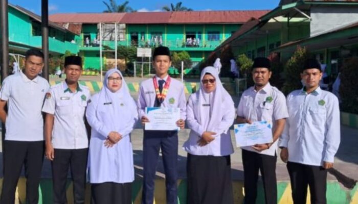 Siswa MTsN 1 Padangsidempuan Juara 1 Fun Swimming Competition IV 2024