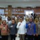 Pj. Gubernur Sumatera Utara, Agus Fatoni, foto bersama Kepala BPS Sumut, Asim Saputra, Kepala Perwakilan BI Sumut, IGP Wirakusuma, perwakilan dari OJK, perwakilan LPS, perwakilan DJP Sumut, dan lainnya, usai pemaparan pertumbuhan ekonomi Sumut Triwulan III-2024, Selasa (5/11).