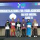 Siswa SMA Harapan 3 saat menerima medali perak pada pada ajang Olimpiade Biologi oleh Indonesia Scientific Society (ISS) di Bandung, Jawa Barat belum lama ini. Waspada/Ist