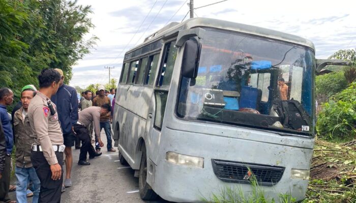 Bus Sekolah Terbalik, 1 Pelajar Tewas 3 Luka-luka