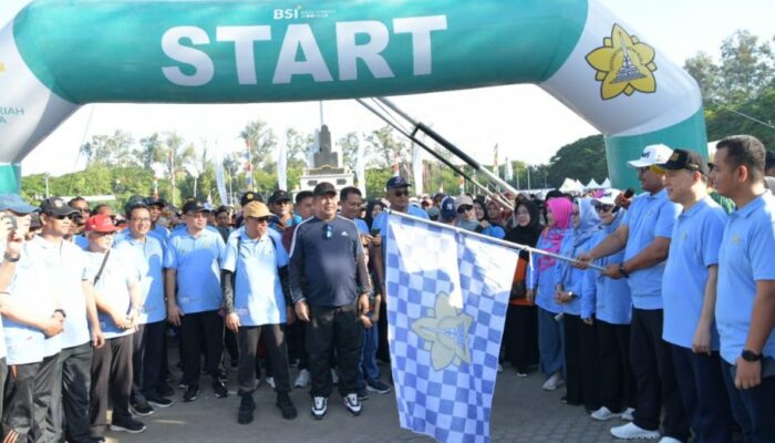 Pj Gubernur Lepas Jalan Santai Meriahkan Milad Ke-63 USK