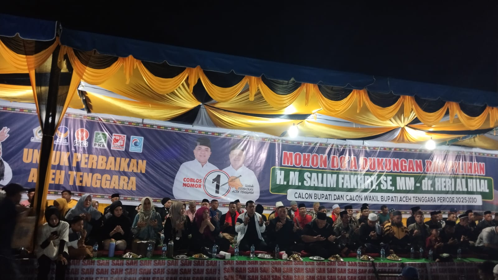 Ribuan Massa Doakan Paslon SAH Menang Dalam Pilkada Agara Ribuan Massa Doakan Paslon SAH Menang Dalam Pilkada Agara
